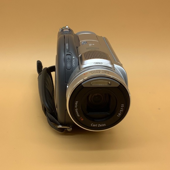 Sony Handycam DCR-DVD505 - Picture 3 of 8